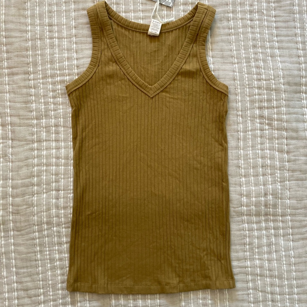 Kate Quinn ribbed tank